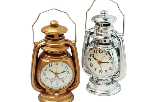 Vintage Wekker in Olie­lamp-Stijl – Retro Tafeldecoratie & Ornament (3 kleuren)