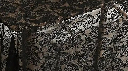Zwart Frans Kant Tafelkleed – Phoenixstaart Patroon