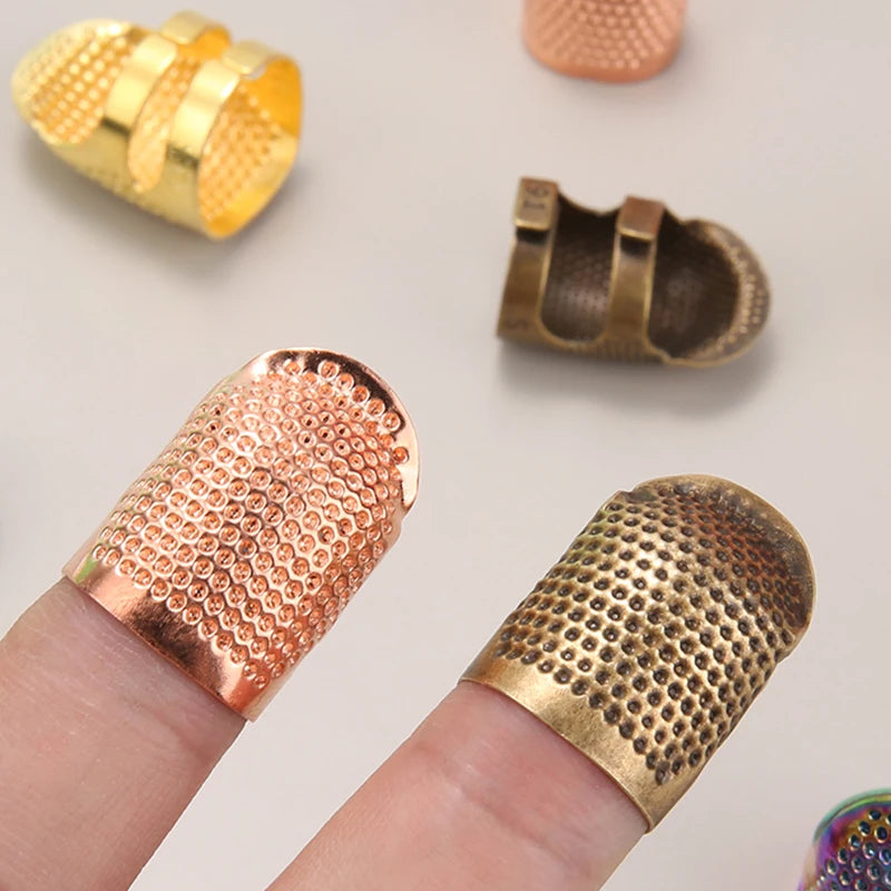 Verstelbare Vintage Vingerhoed – Handgemaakt Hulpmiddel voor Naaien & Borduren (4 kleuren)