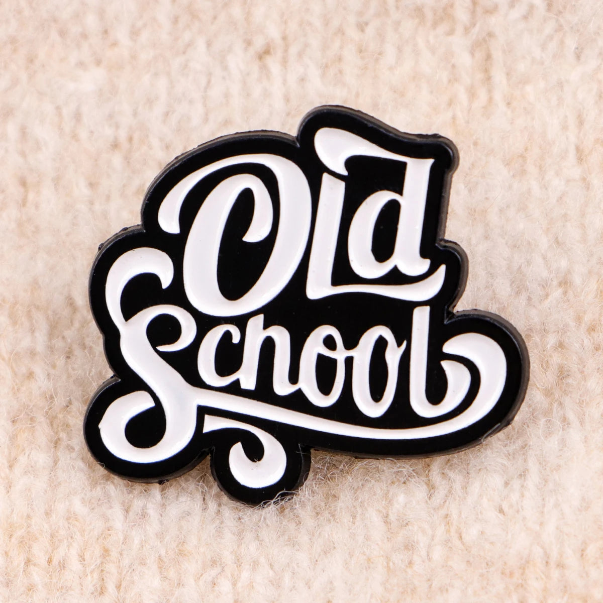 Vintage Retro Speldje – Grappig Accessoire voor Jas & Tas