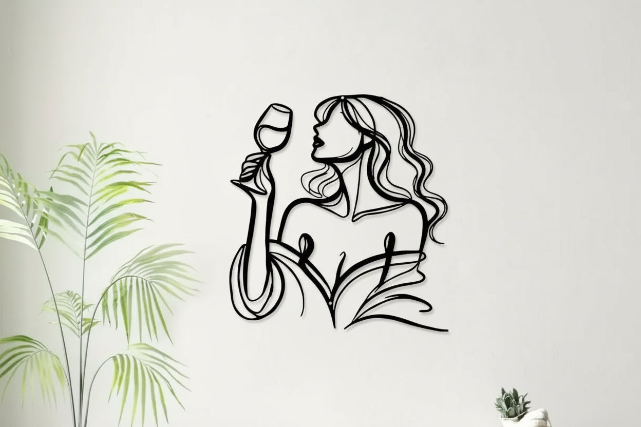 Metalen Wanddecoratie – Abstracte Vrouw met Glas Wijn