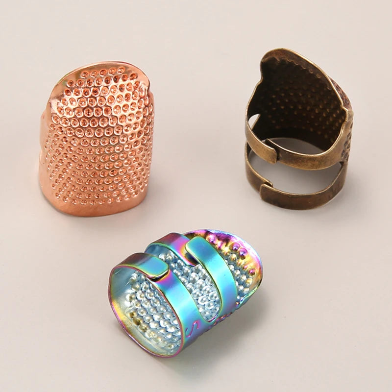 Verstelbare Vintage Vingerhoed – Handgemaakt Hulpmiddel voor Naaien & Borduren (4 kleuren)