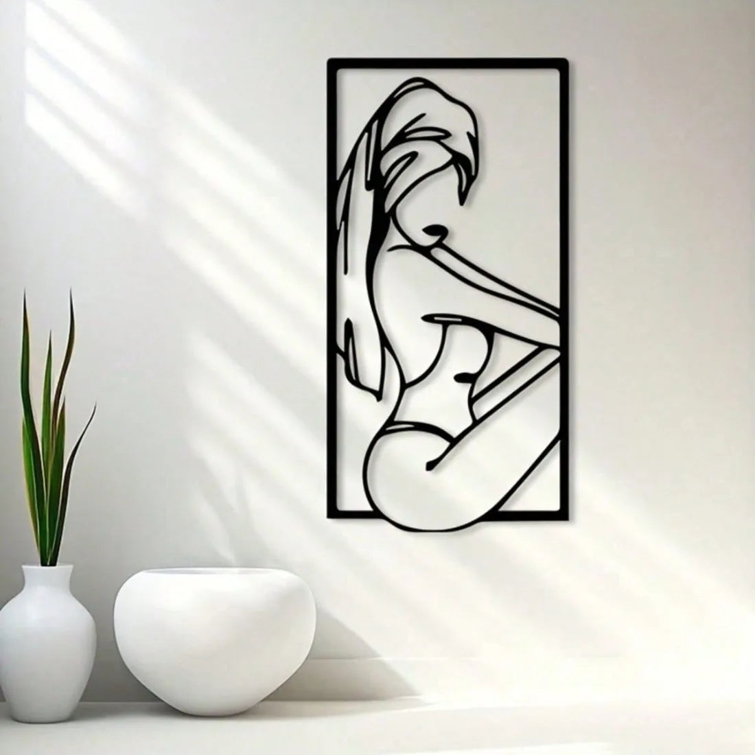 Metalen Line Art Wanddecoratie – Abstracte Vrouw in Minimalistische Stijl