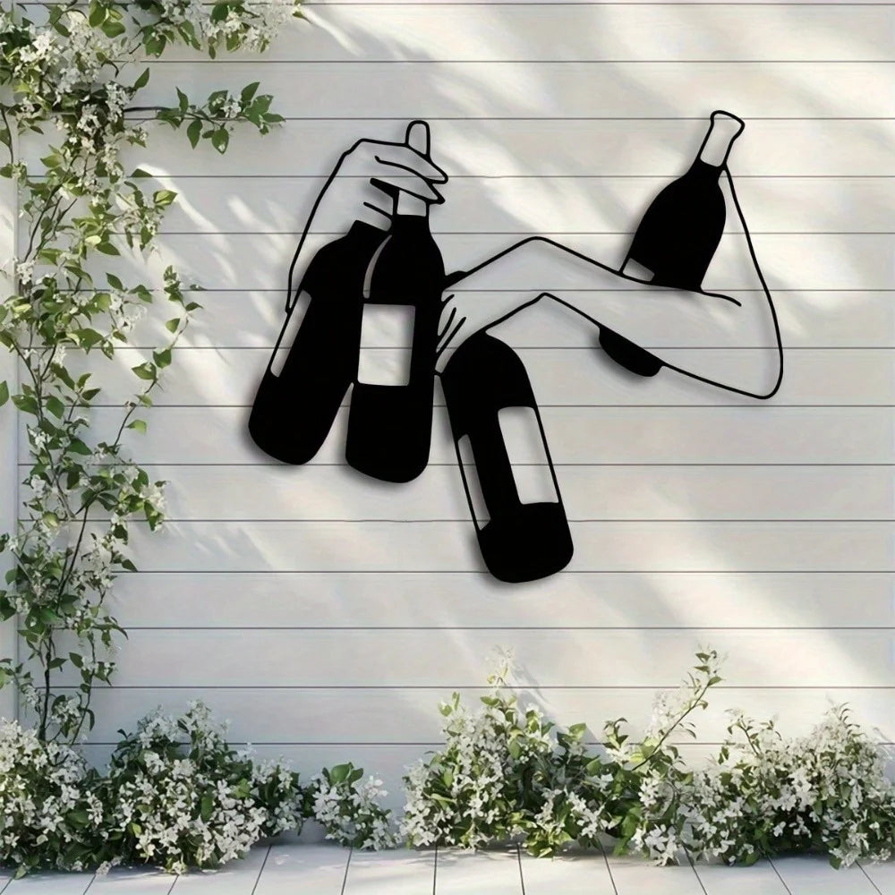 Moderne Metalen Wanddecoratie – Zwarte Silhouet Hand met Wijnflessen