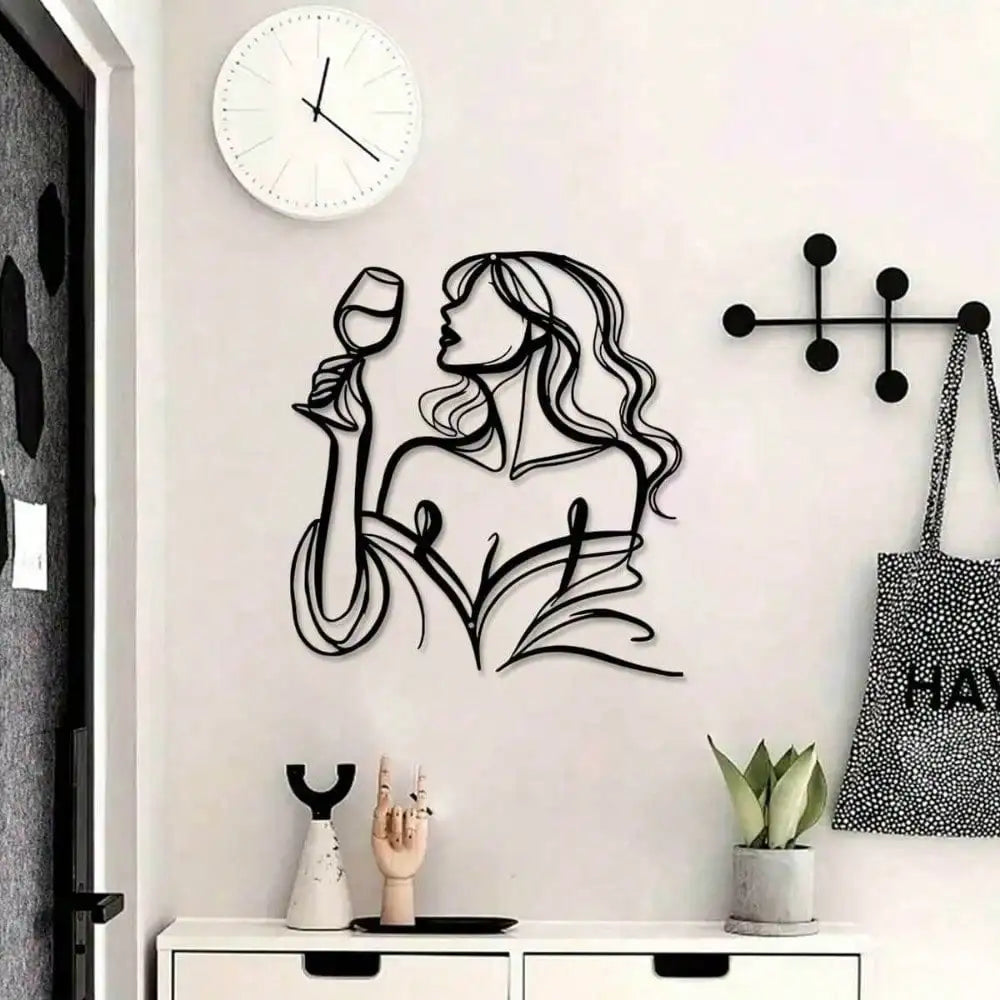 Metalen Wanddecoratie – Abstracte Vrouw met Glas Wijn